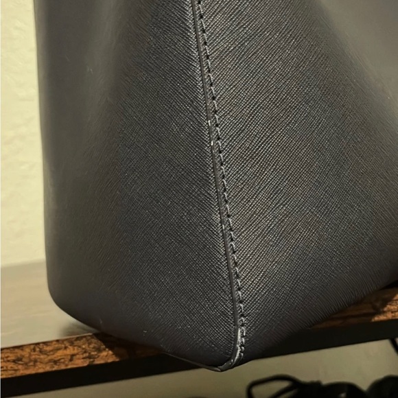 Michael Kors Jet Set East West Medium Tote Purse in Navy Admiral - Picture 8 of 10